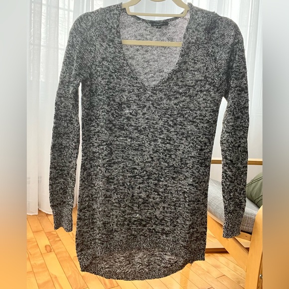 V neck sweater - Picture 2 of 2
